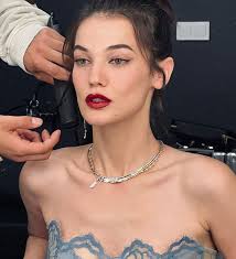 Pınar Deniz yeni imajıyla Ay Yapım gecesine katıldı: Estetik iddiaları  güçlendi » Mavi Kadın