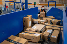 Car c'est important de pouvoir être assuré que votre envoi arrivera à destination dans les meilleurs délais, vous avez choisi de les envois en lettre suivi sont donc assurés avec un délai normal de 48 heures généralement. La Plateforme Colis Des Gravanches Prete A Gerer Jusqu A 250 000 Colis Par Jour A Clermont Ferrand Clermont Ferrand 63000