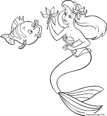 Ariel est la plus jeune fille du roi triton qui règne sur les océans comme poséidon. Coloriage La Petite Sirene Ariel Offre Une Fleur Dessin A Imprimer Coloriage La Petite Sirene Image Coloriage Coloriage