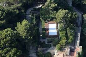 la piscine d emmanuel et brigitte macron au fort de bregancon piscine brigitte macron couple macron