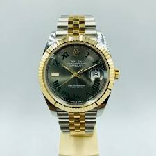 The dial is slate grey and has painted roman markers surrounded by a bright green grass color which can be seen as a nod to the grass on the wimbledon fields. Rolex Datejust 41 126333 Wimbledon 2021 Luxury Watches Spain