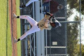 Former world champion coaches badminton