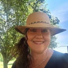 Chef Damaris Phillips will do anything she has to — including an impromptu  tap dance, complete with a sequin top hat! — to help ensure Bobby Flay is  totally distracted while cooking