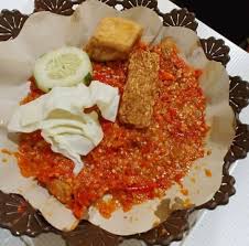 Setalah itu ulek bahan, tambahkan garam dan gula, secukupnya cara membuat sambal bawang pedas. Berani Nyobain Sensasi Pedasnya Ayam Gepuk Pak Gembus Bethesda Manado My Homepage