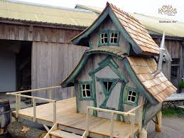 Spielhaus Kiri Von Casa Kaiensis Crooked House Luxury Playhouses Fairytale House