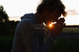 Lovepik صورة Jpg 501519160 Id صورة فوتوغرافية بحث صور صورة ظلية رجل يصلي عند غروب الشمس