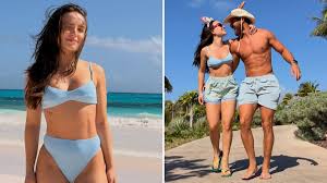 De férias no Caribe, Larissa Manoela posa nas Bahamas ao lado do marido, André Luiz Frambach