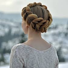 I hope you try it and love it! 20 Ways To Pull Off A Pull Through Braid Braided Crown Hairstyles Braided Hairstyles Hair Styles