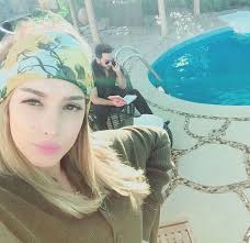 جدل على مواقع التواصل حول طريقة إعلان مصممة الأزياء المغربية بسمة بوسيل انفصالها عن المطرب المصري. Ø£Ø­Ø¯Ø« Ø³ÙŠÙ„ÙÙŠ Ù„ØªØ§Ù…Ø± Ø­Ø³Ù†ÙŠ ÙˆØ²ÙˆØ¬ØªÙ‡ Ø¨Ø³Ù…Ø© Ø¨ÙˆØ³ÙŠÙ„ ÙŠØ´Ø¹Ù„ Ø§Ù†Ø³ØªÙ‚Ø±Ø§Ù… ÙˆÙ‡Ø°Ø§ Ù…Ø§ Ø·Ù„Ø¨Ù‡ Ø§Ù„Ø¬Ù…Ù‡ÙˆØ± Ù…Ù†Ù‡Ù…Ø§ Ø¨ÙˆØ§Ø¨Ø© Ø§Ù„Ø´Ø±ÙˆÙ‚ Ù†Ø³Ø®Ø© Ø§Ù„Ù…ÙˆØ¨Ø§ÙŠÙ„