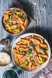 Blitzschnelle Pasta Mit Hahnchen Rezept Hellofresh Rezept Fleisch Gerichte Nudeln Mit Hahnchen Einfache Gerichte