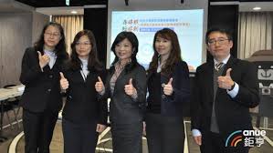 元大金 (2885) 上市股票, 股價 25.70, 漲跌 0.25, 提供股價走勢, 以及元大金 (2885)近期表現, 三大法人, 資券狀況, 即時新聞, 個股期貨, 營收損益, 歷史走勢, 還有元大金的相關文章與上市金融類股的同類個股跟分類表現 å®…ç†è²¡å¤¯ å…ƒå¤§é‡'ä¸‰å­å…¬å¸è¡æ•¸ä½é‡'èžä¿¡è¨—é–‹æˆ¶æ•¸æˆé•·è¿'ç™¾å€ Anueé‰…äº¨ å°è‚¡æ–°èž