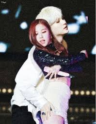 Mới đây, một fan kpop đã đặt ra giả thiết về một màn trình diễn trong mơ như thế. 140 Yoonrose Ideas In 2021 Suga Blackpink Blackpink And Bts