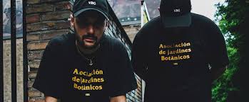 Jederzeit können eine vielzahl unterschiedlicher führungen gebucht werden. Facebook