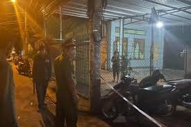 Lúc 9h30, cô từ nhà ở nhị dinh 3 đến làm việc tại thẩm mỹ viện quốc tế amida (đường 222 phan châu trinh, đà nẵng), đến 19h30 hết giờ làm việc về lại nhà. Gqu5hmfq1suz7m