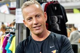 A fitnesszguru a közösségi oldalán kért segítséget. Schobert Norbi Besokallt Leszamol Az Internet Trolljaival Meghokkento Reszletek Bagi Ivan Alhiradojaban