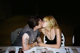 Tra i matrimoni vip del 2021 c'è quello di simona ventura e del giornalista giovanni terzi. Fiori D Arancio Del 2021 Le Coppie Famose Che Diranno Il Fatidico Si Rumors It