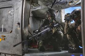 The true events of lieutenant commander arman anwar of paskal, an elite unit in the royal malaysian navy, and his team's mission to rescue the mv bunga laurel. Filem Ketenteraan Terbaik Pernah Dihasilkan Ini 5 Sebab Kenapa Anda Wajib Tonton Paskal Lifestyle Rojak Daily