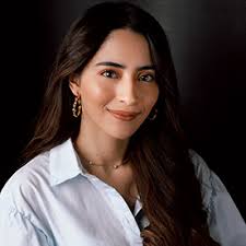 Valentina arbaláez, expresentadora del programa 'bichos' del canal rcn, falleció a los 25 años por una hidrocefalia que padecía desde 2014. Valentina Arbelaez On Behance