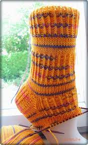 Es sind alle r gezeichnet, die hinr von rechts nach links, die rückr von links nach rechts lesen. Pin Von Edith Klammsteiner Auf Socken Stricken Socken Stricken Socken Stricken Muster Sockenmuster Stricken