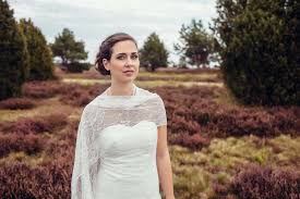 Dass sie ohne corsagen und reifröcke auskommen, erhöht den ohnehin schon hohen tragecomfort besonders. Corsagen Brautkleid Makani Elementar I Moderne Brautkleider