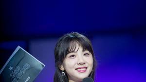 Maybe you would like to learn more about one of these? Lck Hostess Kim Min Ah Temporarily Steps Down From The Lck Analyst Desk Inven Global