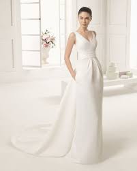 Maybe you would like to learn more about one of these? Vestidos De Noiva Minimalistas Para 2016 Simples Mas Elegantes Minimalistische Hochzeitskleider Hochzeitskleid Hochzeitskleid Einfach