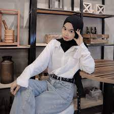 Harga kemeja putih polos juga bervariasi tergantung dari bahan dan modelnya seperti apa. 10 Ide Padu Padan Ootd Hijab Dengan Kemeja Putih Simpel Nan Elegan