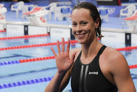 Charlie paddock a stabilit un record de 10 s la 110 yarzi (100,584 m) în 1921; Tkd0xcnrsxpb0m