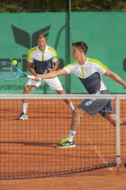Tennis is a racket sport that can be played individually against a single opponent (singles) or between two teams of two players each (doubles). Tennis Schlagarten Alle Infos Zu Lob Stoppball Drive Co