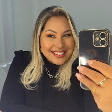 Em MG, pra tirar 4700, eu tenho que trabalhar com 32 turmas de 40 alunos. É  melhor que um salário de chão de fábrica? Sim, mas e muito pior que os de