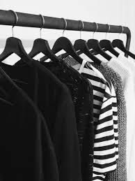 Aesthetic Black And White Fashion Photos Pin By Erin Geib On Fashion Black And White Aesthetic Fashion Minimalist Wardrobe