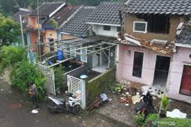 Melainkan dirasakan di 31 kabupaten/kota dengan skala modified mercalli intensity (mmi). Dampak Gempa Blitar 404 Rumah Di Malang Rusak