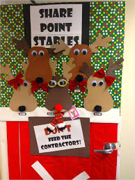 40 Best Funny Christmas Door Decorating Ideas Manualidades Navidenas Puerta De Navidad Decoracion Navidad