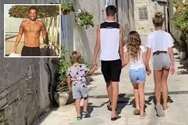 Proud dad,singer/songwriter,producer tv presenter.3 x aria award winner, world music award winner. Peter Andre Says It S Crazy How Fast His 4 Kids Are Growing Up
