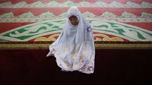 Bacaan tahiyat sesuai sunnah tersebut dapat dibaca saat kita sampai pada tahiyat akhir dan menjelang sholat selesai. Bacaan Tahiyat Akhir Lengkap Dengan Artinya