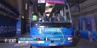 Le « gouvernement deschamps » joue la stabilité. Video Portugal France L Arrivee Des Bleus Au Stade De France
