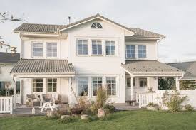 Skandinavisches Wohnen Wohnen In Weiss Shabby Chic Schwedenhaus Green Gate Cottage Garten Landhausgarten Holzhaus L Schwedenhaus Schwedisches Haus Haus