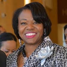 Elle Dean's Instagram, Twitter & Facebook