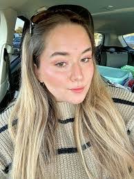 Julie Lassiter's Instagram, Twitter & Facebook