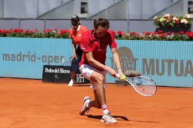 Sur le site de la fédération française de tennis (fft), il est possible de rechercher un joueur ou une joueuse de tennis licencié à la fft et de visualiser son palmarès. Daniil Medvedev Chipe La 2e Place A Rafael Nadal Au Classement Atp Aucun Americain Dans Le Top 30 L Equipe