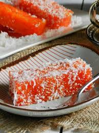 Bit.ly/2lrccjp kueh ubi kayu is also made from grated tapioca like kueh bingka, but it is. Pin On Kueh Mueh