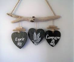 Mobile De Jardin En Bois Flotte Et Ardoise Deco De Jardin Decoration Murale Ardoise Decorative Esprit Campagne Creation Troglodyte Hanging Hearts Driftwood Cool Gifts