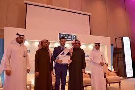 جامعة الملك سعود ت كرم الطلاب والطالبات المتفوقين بجائزة العميد الاخبارية