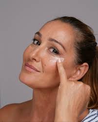 Сезон ретинола: как подготовить кожу к активному уходу ⬇️ С наступлением  осени и зимы, когда солнечная активность снижается, многие задумываются о  переходе на более активные антивозрастные средства. И здесь на первый план