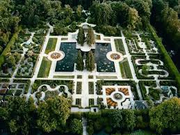 The town hall is of a traditionalist 20th century design by a.j. De Leukste Dagjes Uit In Arcen En Omgeving Fijnuit Nl