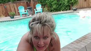 Ursula tv big ass in the pool - CamStreams.tv