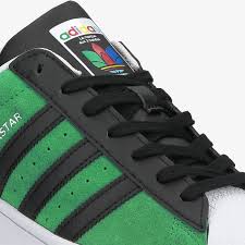 Superstar foundation schuh eines der neuesten modelle ist der superstar foundation schuh für herren, der das cleane design des originals ihr findet außerdem viele klassische modelle in weiß mit kontrastfarben wie grün, rot, gelb oder blau. Adidas Superstar 2020 Fw7844 Blau 89 99 Sneaker Sizeer De