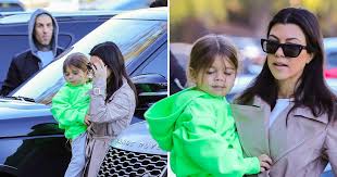 Kourtney kardashian & travis barker caught holding hands. Kourtney Kardashian And Blink 182 S Travis Barker Are Bffs Metro News