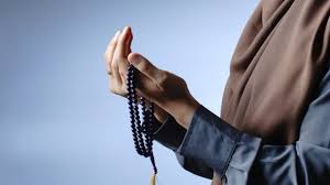 Rasa sedih yang melanda bisa mendatangkan keterpurukan. Kumpulan Doa Penenang Hati Yang Dibaca Nabi Muhammad Ketika Sedih Kumparan Com