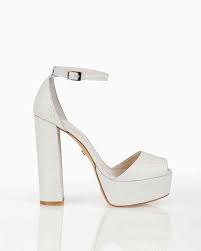 Che ne dite di investire su un paio di manolo blahnik o di jimmy choo? Scarpe Da Sposa Scegli Le Tue Fra Questi 100 Modelli